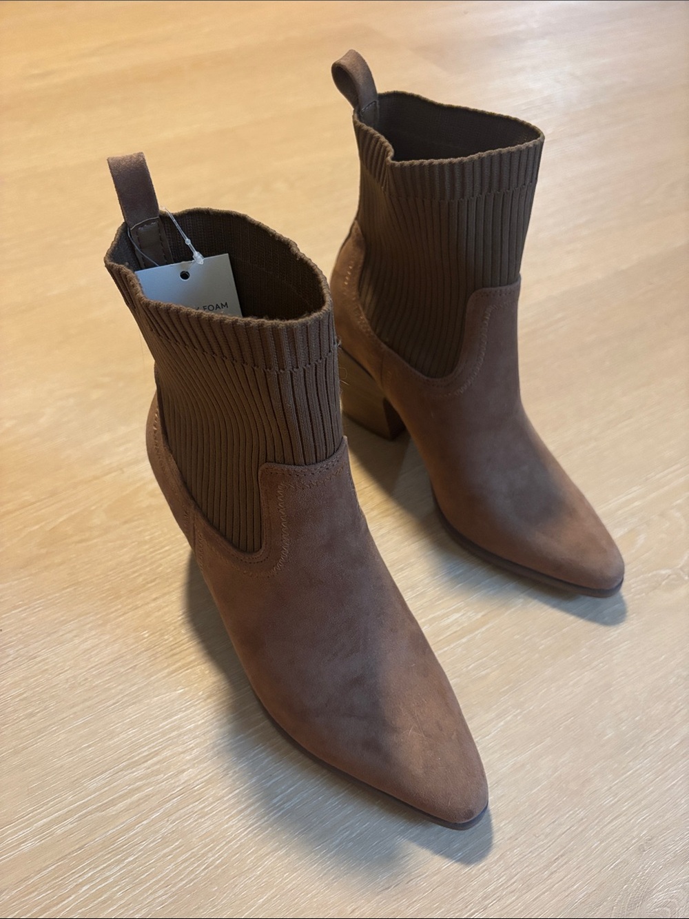 NWT Universal Thread Kinley Ankle Boots size 9